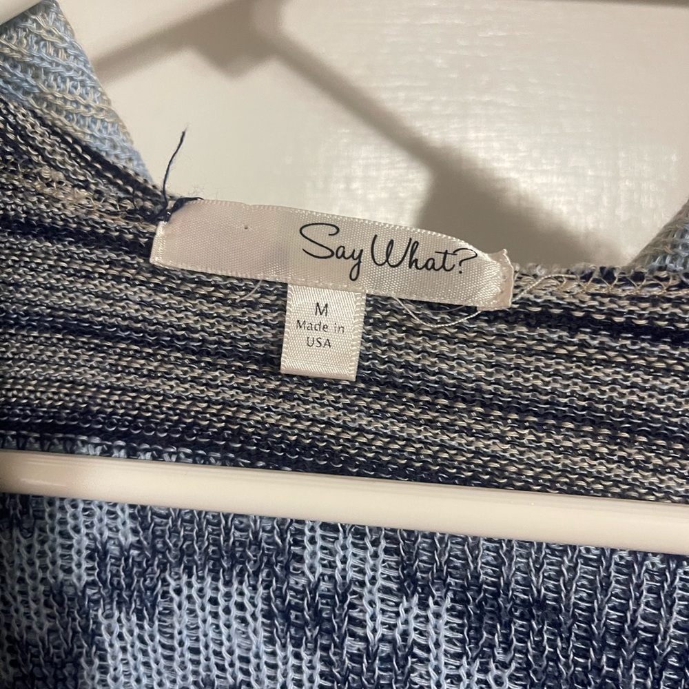 Cardigan sweater very cute and perfect to wear to the office